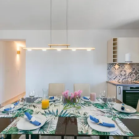 Miholina - With Heated Swimming Pool Villa