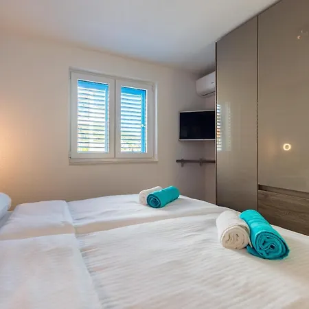 Miholina - With Heated Swimming Pool Villa Trogir