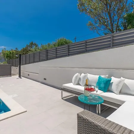 Βίλα Miholina - With Heated Swimming Pool