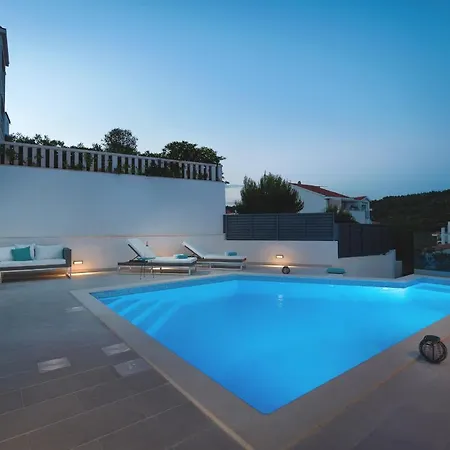 Miholina - With Heated Swimming Pool Villa Trogir