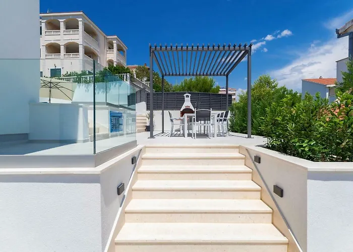 Miholina - With Heated Swimming Pool טרוגיר