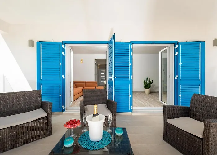 Miholina - With Heated Swimming Pool וילה