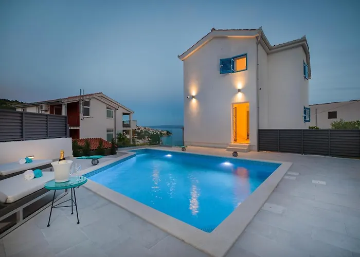 וילה Miholina - With Heated Swimming Pool