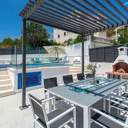 Vila Miholina - With Heated Swimming Pool *