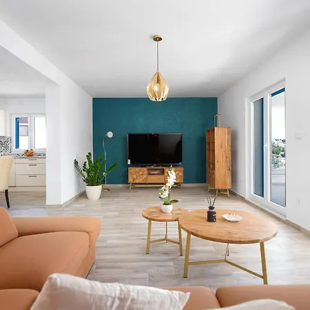 Miholina - With Heated Swimming Pool Vila
