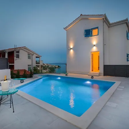 Vila Miholina - With Heated Swimming Pool