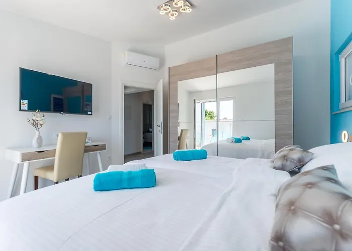 Miholina - With Heated Swimming Pool 特罗吉尔