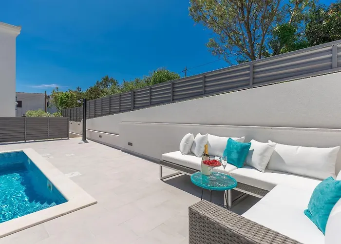 别墅 Miholina - With Heated Swimming Pool