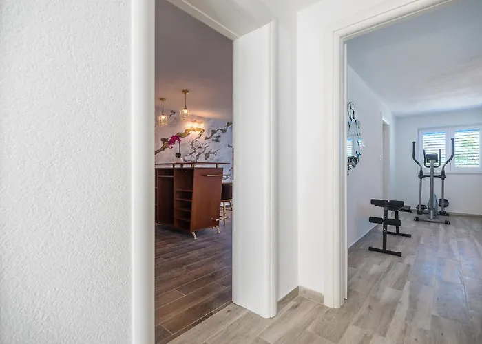 别墅 Miholina - With Heated Swimming Pool 特罗吉尔